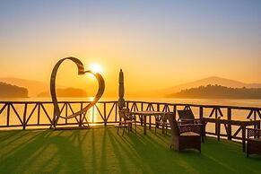 Bunyonyi Luxury Resort