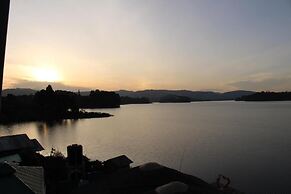 Bunyonyi Luxury Resort