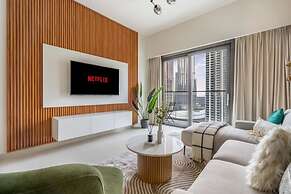 1 BR Apt Luxury at Burj Crown