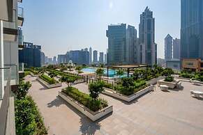 1 BR Apt Luxury at Burj Crown