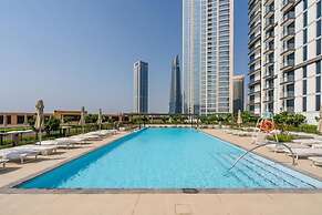 1 BR Apt Luxury at Burj Crown