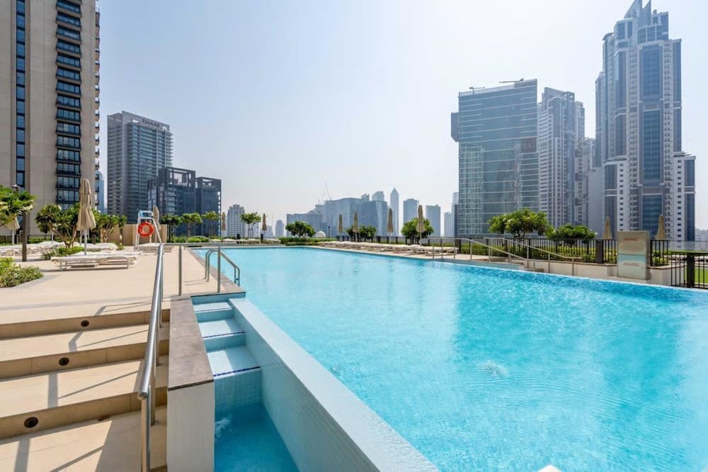 1 BR Apt Luxury at Burj Crown