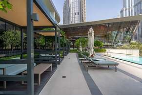 1 BR Apt Luxury at Burj Crown