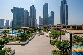 1 BR Apt Luxury at Burj Crown