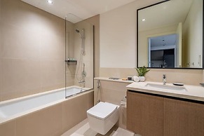 1 BR Apt Luxury at Burj Crown