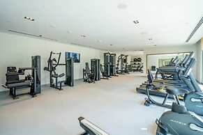 1 BR Apt Luxury at Burj Crown
