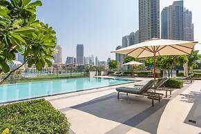 1 BR Apt Luxury at Burj Crown