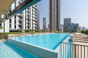 1 BR Apt Luxury at Burj Crown
