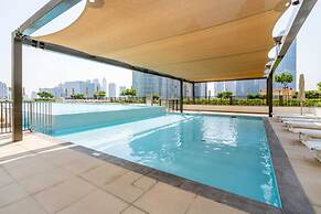 1 BR Apt Luxury at Burj Crown
