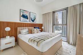 1 BR Apt Luxury at Burj Crown