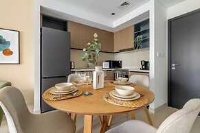 1 BR Apt Luxury at Burj Crown