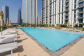 1 BR Apt Luxury at Burj Crown