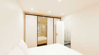 By Saint-sulpice Newly Refurbished 4 BR Apartment