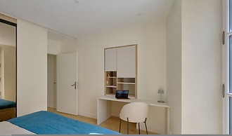 By Saint-sulpice Newly Refurbished 4 BR Apartment