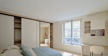 By Saint-sulpice Newly Refurbished 4 BR Apartment
