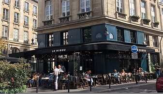 By Saint-sulpice Newly Refurbished 4 BR Apartment