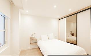 By Saint-sulpice Newly Refurbished 4 BR Apartment