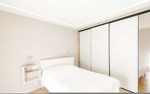 By Saint-sulpice Newly Refurbished 4 BR Apartment