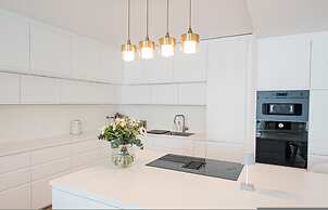 By Saint-sulpice Newly Refurbished 4 BR Apartment