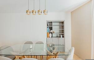 By Saint-sulpice Newly Refurbished 4 BR Apartment