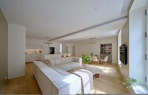 By Saint-sulpice Newly Refurbished 4 BR Apartment