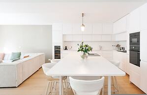 By Saint-sulpice Newly Refurbished 4 BR Apartment