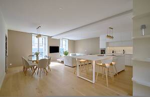 By Saint-sulpice Newly Refurbished 4 BR Apartment