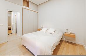 By Saint-sulpice Newly Refurbished 4 BR Apartment