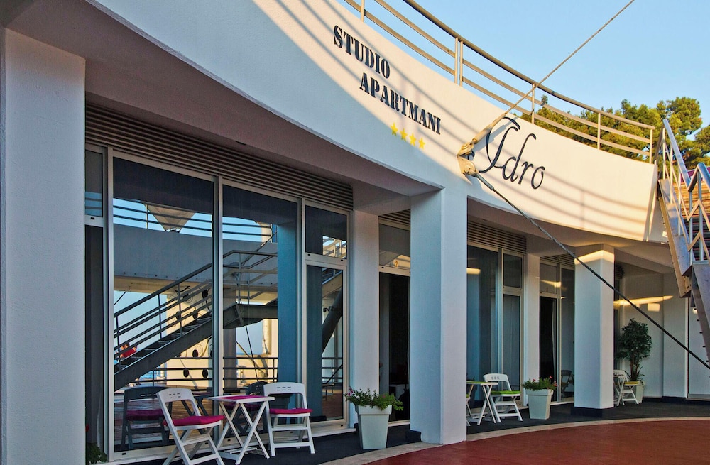 Idro apartments directly at the beach