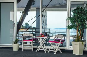 Idro apartments directly at the beach