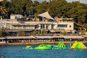 Idro apartments directly at the beach