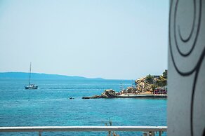 Idro apartments directly at the beach
