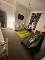 Russell Square Apartment