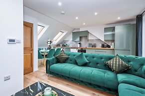 Stylish Dagenham Flat Easy Central London Access