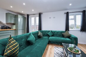 Stylish Dagenham Flat Easy Central London Access