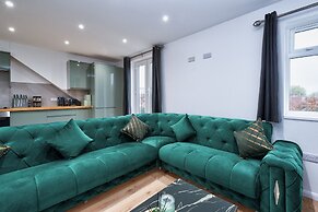 Stylish Dagenham Flat Easy Central London Access