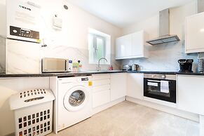 LUX 2bdr Flat Near LTN Airport City Centre