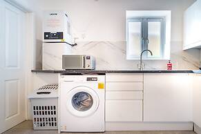 LUX 2bdr Flat Near LTN Airport City Centre