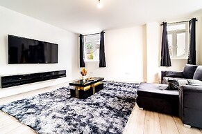 LUX 2bdr Flat Near LTN Airport City Centre