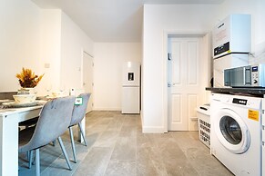 LUX 2bdr Flat Near LTN Airport City Centre