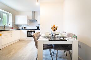 LUX 2bdr Flat Near LTN Airport City Centre