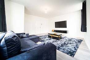 LUX 2bdr Flat Near LTN Airport City Centre