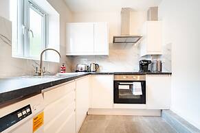 LUX 2bdr Flat Near LTN Airport City Centre