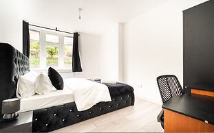 LUX 2bdr Flat Near LTN Airport City Centre