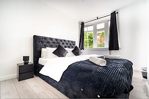 LUX 2bdr Flat Near LTN Airport City Centre