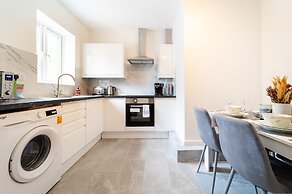 LUX 2bdr Flat Near LTN Airport City Centre
