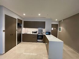 Luxurious 1BR at Grande Downtown