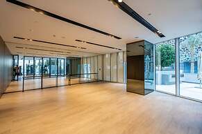 Luxurious 1BR at Grande Downtown