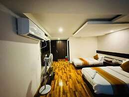 Hotel Dhaka Express