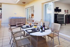 Malibu Breeze by Alfresco Stays